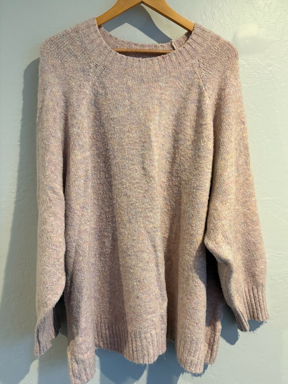 Old Navy Women's Crewneck Sweater in Heathered Pink